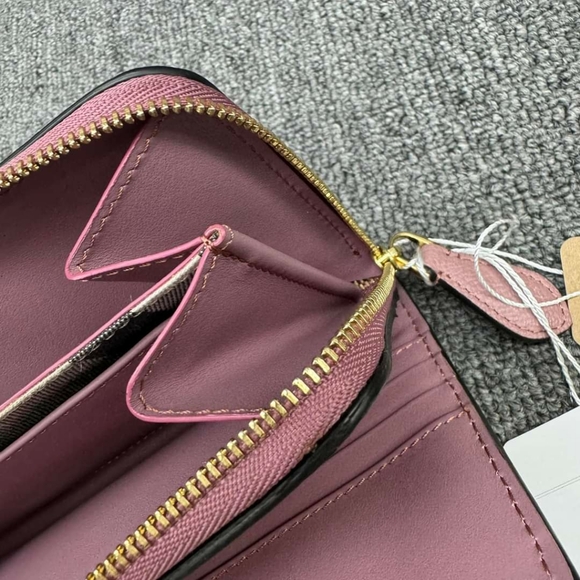 100% Authentic Burberry Leather Wallet - Picture 14 of 15